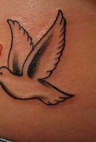 Patrún Dove Peace agus Tattoo an Chroí Deirge