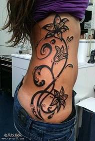 midja vanlig svart blomma tatuering mönster