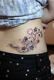 klasikinis mados grožis nugaros juosmuo gražus totemo žvaigždės tatuiruotės paveikslėlis