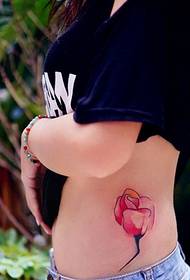 девојка струка лепа цветна тетоважа