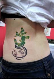 kvinnlig midja vacker och vacker kaktus tatuering bild bild