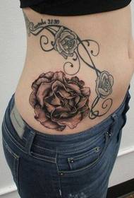 seksikäs nainen vyötärö kaunis näköinen ruusu tatuointi kuvio kuva