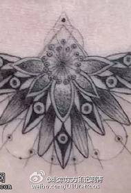 Klasszikus csípő Brahma tetoválás minta