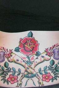 Kandke kõrgete kontsadega jalgu ja Rose Tattoo