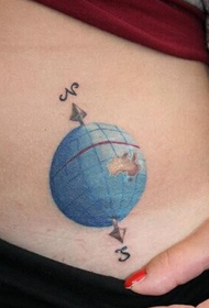 zeměkoule vzor tetování v pase