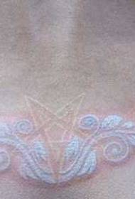 derék fehér totem derék virág tetoválás minta