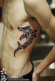 midja bohemsk haj tatuering mönster