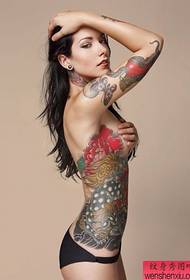 trabajos de tatuaje de color creativo de cintura de mujer