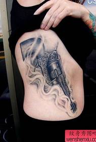 modeli i tatuazhit të bukur pistoletë klasike e bukur e zezë model tatuazhi lotus