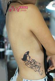 katės ir gėlių kūno angliškas juosmens tatuiruotės paveikslėlis