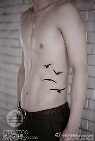 Ултрапрост модел татуировка на гъски на талията
