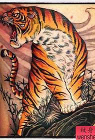 la figura del tatuaje recomienda un tatuaje de tigre de cintura lateral funciona