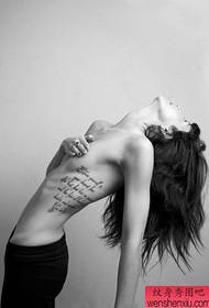 Ženski uzorak tetovaže struka