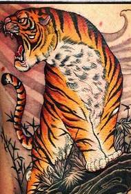 a personalized male side waist tiger tattoo pattern picture