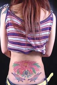 prachtige famke taille prachtige blomflinter tatoeëringsfoto
