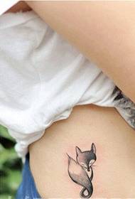 美女腰部狐狸纹身图案图片