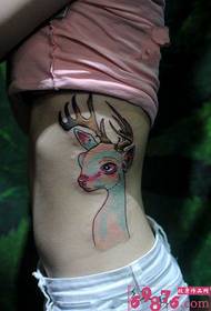创意彩色麋鹿腰部纹身图片