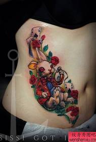 žena bočný pás farba králik tetovanie práce