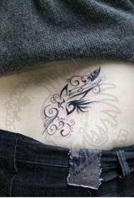 90 pēc meitenes vidukļa veidots eleganta tetovējuma modeļa attēls