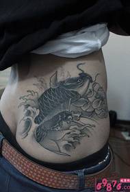 hagyományos tintahal oldalán derék tetoválás kép