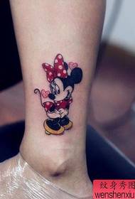 O cadro de tatuaxes recomenda un debuxo de Mickey Mouse