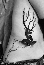 disegno del tatuaggio antilope vita laterale