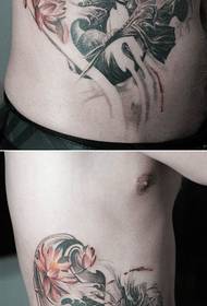Творческое изображение татуировки воина в форме сердца лотоса