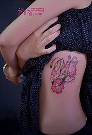 性感漂亮腰部英倫花卉時尚紋身圖片