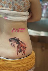 imagem de tatuagem de cintura de peixe dourado gordo de cor
