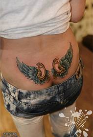 model de tatuaj aripilor de culoare talie