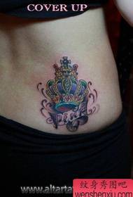 Mädchen Taille schöne ästhetische Krone Tattoo-Muster