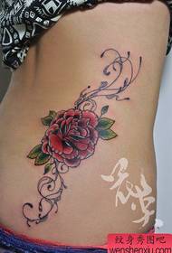 女生腰部唯美精美的玫瑰花纹身图案