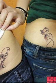 par midje tegneserie søt kattunge elsker tatovering