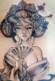 cintura di geisha di mudellu di tatuaggi