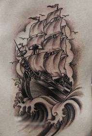bel klasik siyah beyaz yelkenli desen dövme resmi