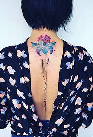 djevojke natrag mali svježi cvjetni cvjetajući uzorak tetovaža