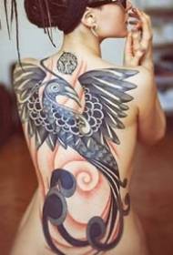 Skupina čudovitih tatoo na hrbtu na ženskem hrbtu Vzorec dela slike