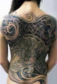 modèle de tatouage gris noir de fille plein dos papillon et fleurs noir