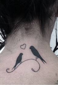 motif de tatouage en forme de coeur de petit oiseau totem frais