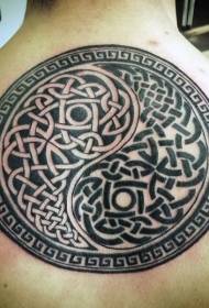 Врати се интересна шема на тетоважи на келтски стил јин и јанг