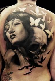 леђа реалистична жена Портрет лубање и бијели лептир тетоважа узорак