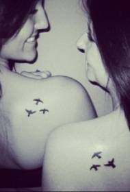 přítelkyně zpět černý jednoduchý obrys kreativní ptačí tetování obrázek