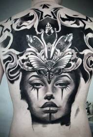 гръб впечатляващ голям модел на татуировка на пеперуда и жена