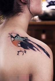 girls back painted ink creative bird tattoo picture