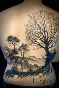 背部黑色的大森林写实纹身图案