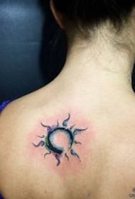 tetovanie vzor vzadu slnkom