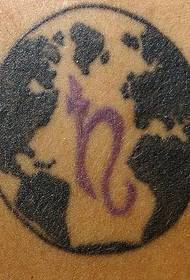 प्रतीक टैटू पैटर्न के साथ पृथ्वी