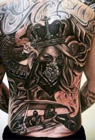 Espalda mujer negra de rey ceniza con patrón de tatuaje asesino