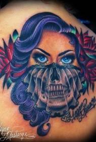 спина великолепно шикарное женское лицо с рисунком тату черепа