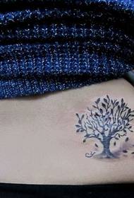 kauneus vyötärö hyvännäköinen muoti totem puu tatuointi malli